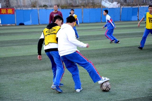 小卡缺阵哈登末节超神 快船力克独行侠追至2-2