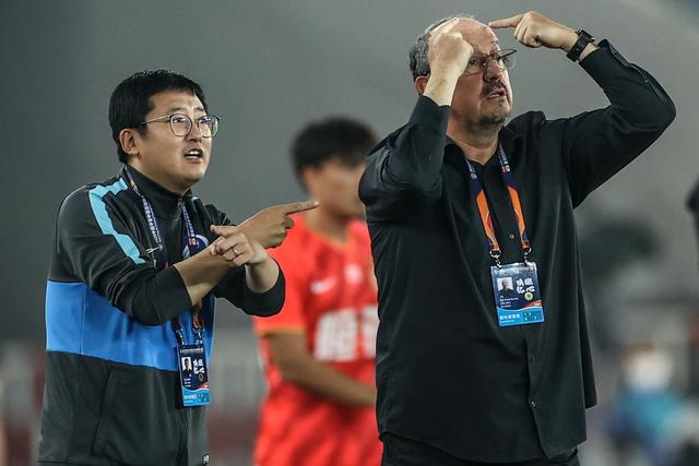 辽宁揭幕战赛前领取总冠军戒指 升起冠军旗帜